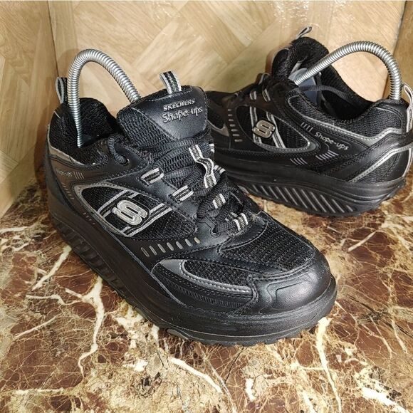 Skechers Shoes - Skechers women's shape-ups walking training shoes sneaker size 8.5.   474